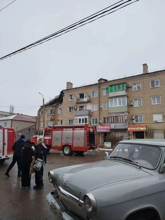 Сообщается, что жители двух непострадавших подъездов уже вернулись домой | Источник: читатели V1.RU