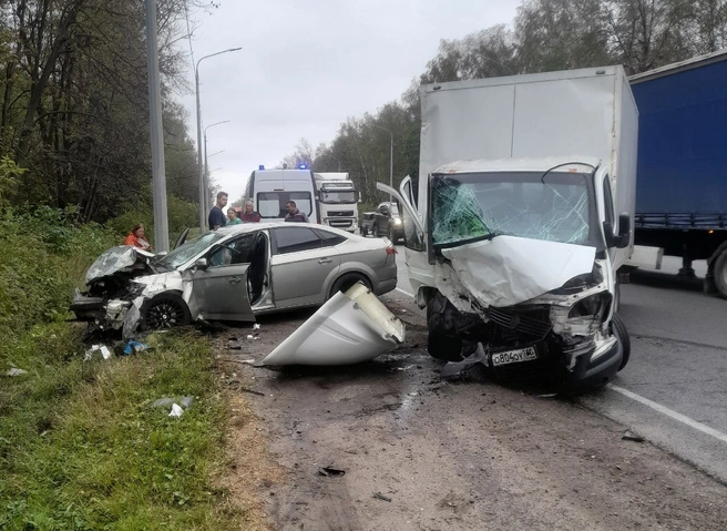 В ДТП с «Газелью» на Южной окружной пострадали мужчина и женщина | ya62.ru