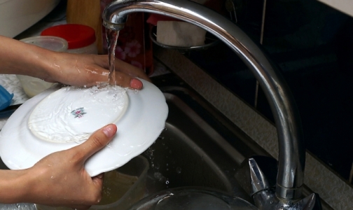 Эксперты выяснили, насколько безопасны средства для мытья посуды