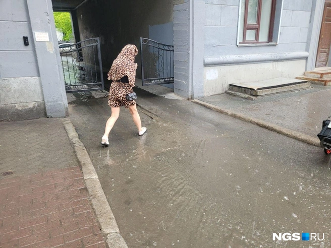 Многие оказались не готовы к такой погоде | Источник: Елизавета Шаталова / NGS.RU