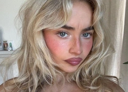 Прелесть! Зимний маникюр Сабрины Карпентер в горошек