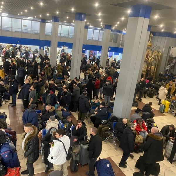 Более 700 пассажиров застряли в Норильске из-за снегопада | Источник: Управление на транспорте МВД России по СФО