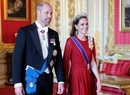 Торжество роскоши: Миддлтон — в алом Givenchy, Макрон — в синем Louis Vuitton на королевском приеме