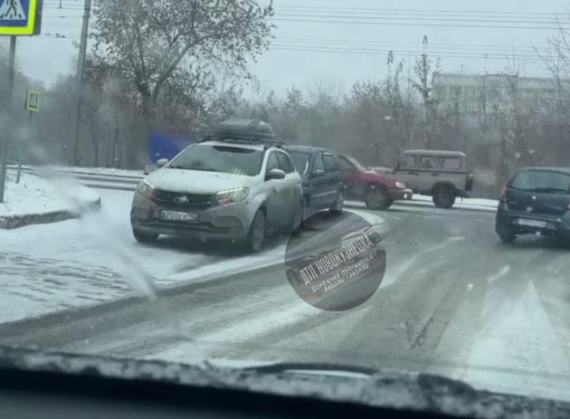 Гололедица стала причиной сразу нескольких аварий на дорогах Кузбасса