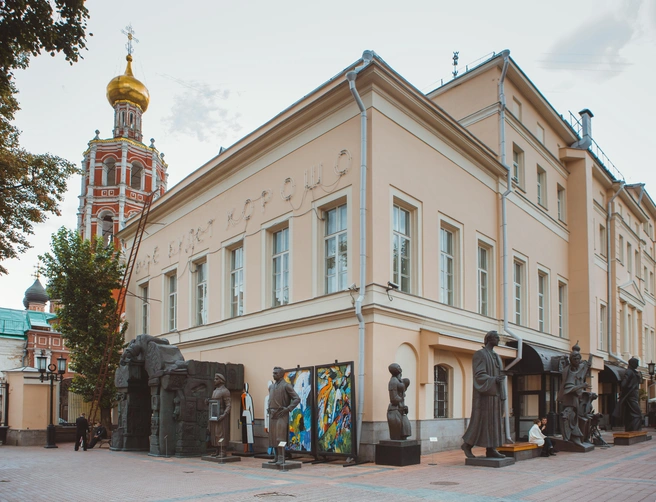 Здание Московского музея современного искусства на Петровке | Источник: Inna Vorobyova / Wikipedia.org