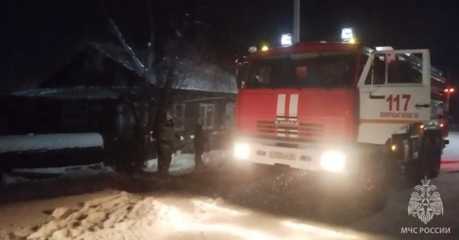 Люди выбили дверь, чтобы их спасти. Два человека погибли на пожаре в Бирюсинске | Источник: ГУ МЧС России по Иркутской области