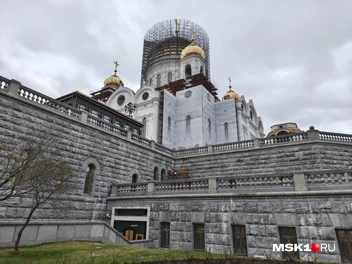 Вид на храм Христа Спасителя со стороны набережной | Источник: Серафима Путиева / MSK1.RU