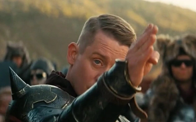 Маколей Калкин в роли члена банды «Легион Цезаря» | Источник: Amazon Prime Video