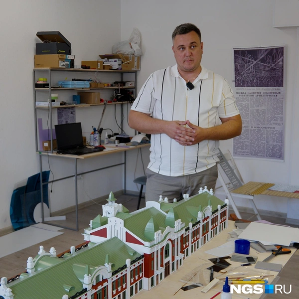 Артем Демин руководит макетной мастерской | Источник: Антон Дигаев / NGS.RU