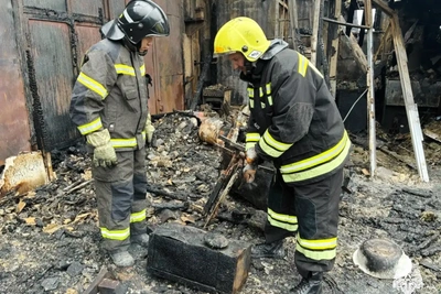 Причину пожара на складе в Элисте выясняют эксперты из Волгограда
