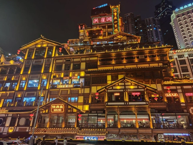 В Пекине можно пользоваться российскими картами с Union Pay, а в одном из основных туристических приложений принимают карту «Мир» | Источник: Евгений Данилов