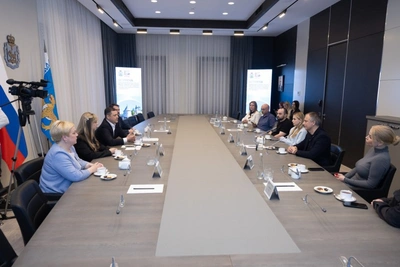 Псковский губернатор принял тревел-блогеров из пяти стран