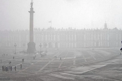 Петербург скрылся в снежной туче днем