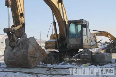 В Приамурье работник напал на машиниста экскаватора с ножом