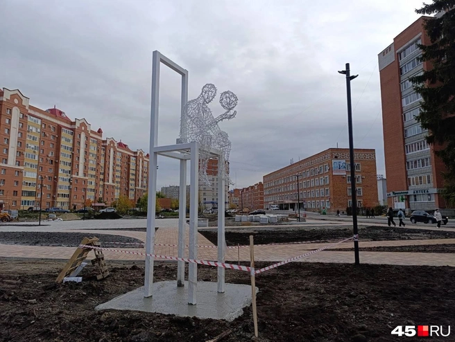 Новая скульптура на новой зоне отдыха | Источник: Надежда Тихомирова / 45.RU