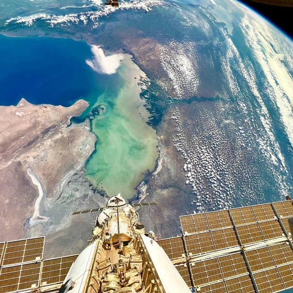 Каспийское море за 30 лет обмелело на 7%. Смотрим фото из космоса и разбираемся, почему водоем высыхает