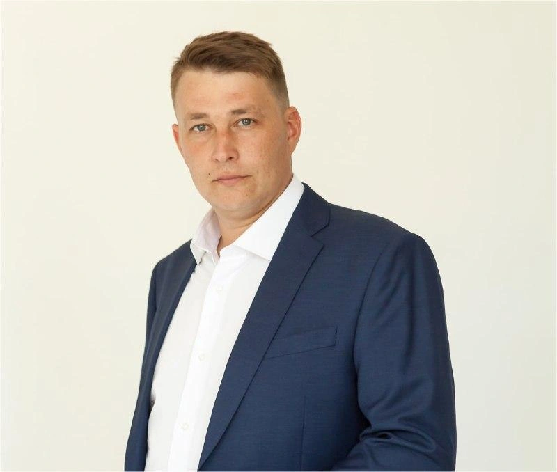 Мужа главы турфирмы «Кристальный Байкал» уволили с поста главы из-за незадекларированных миллионов | Источник: соцсети