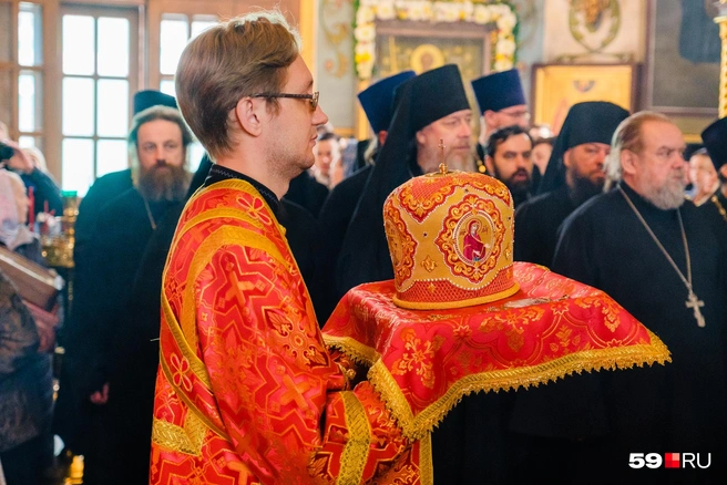 Такой головной убор называется митра | Источник: Тимофей Калмаков