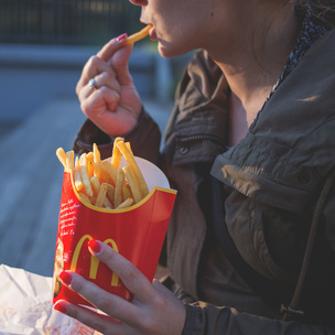 Время чизбургера: стали известны адреса обновленных ресторанов «Макдоналдс», которые откроются 12 июня 😍