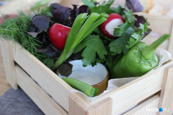 В рационе должно быть больше клетчатки: овощей, зелени, злаков | Источник: Станислав Соколов / NGS.RU