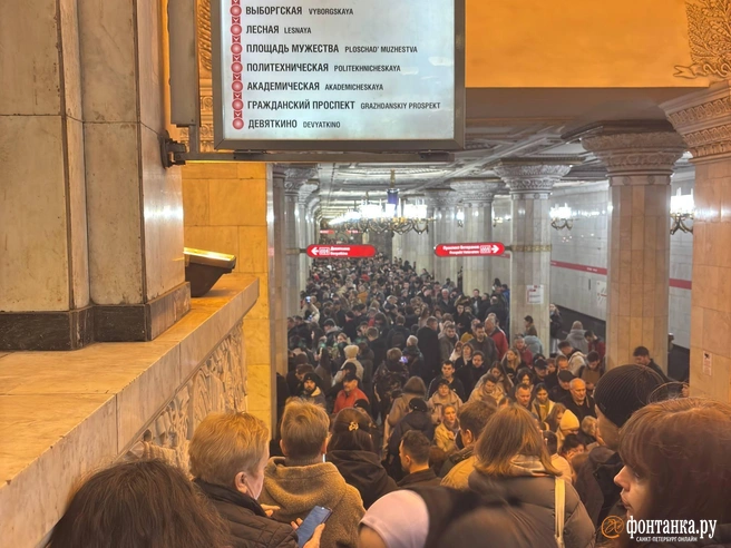 Перед выходом на линию неисправностей не выявили. В метро Петербурга рассказали о причине утреннего сбоя | Источник: читатель «Фонтанки»