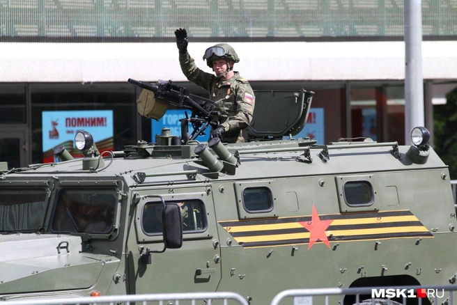 Военная техника проехала по центру города | Источник: Татьяна Спиридонова / MSK1.RU