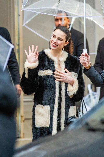 Маргарет Куэлли на Chanel Haute Couture | Источник: Copyright © 2026 BACKGRID, Inc.