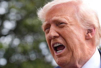 Трамп раскритиковал Обаму за спуск по лестнице