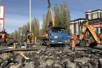 В Воронеже прорвало канализационный коллектор на Московском проспекте