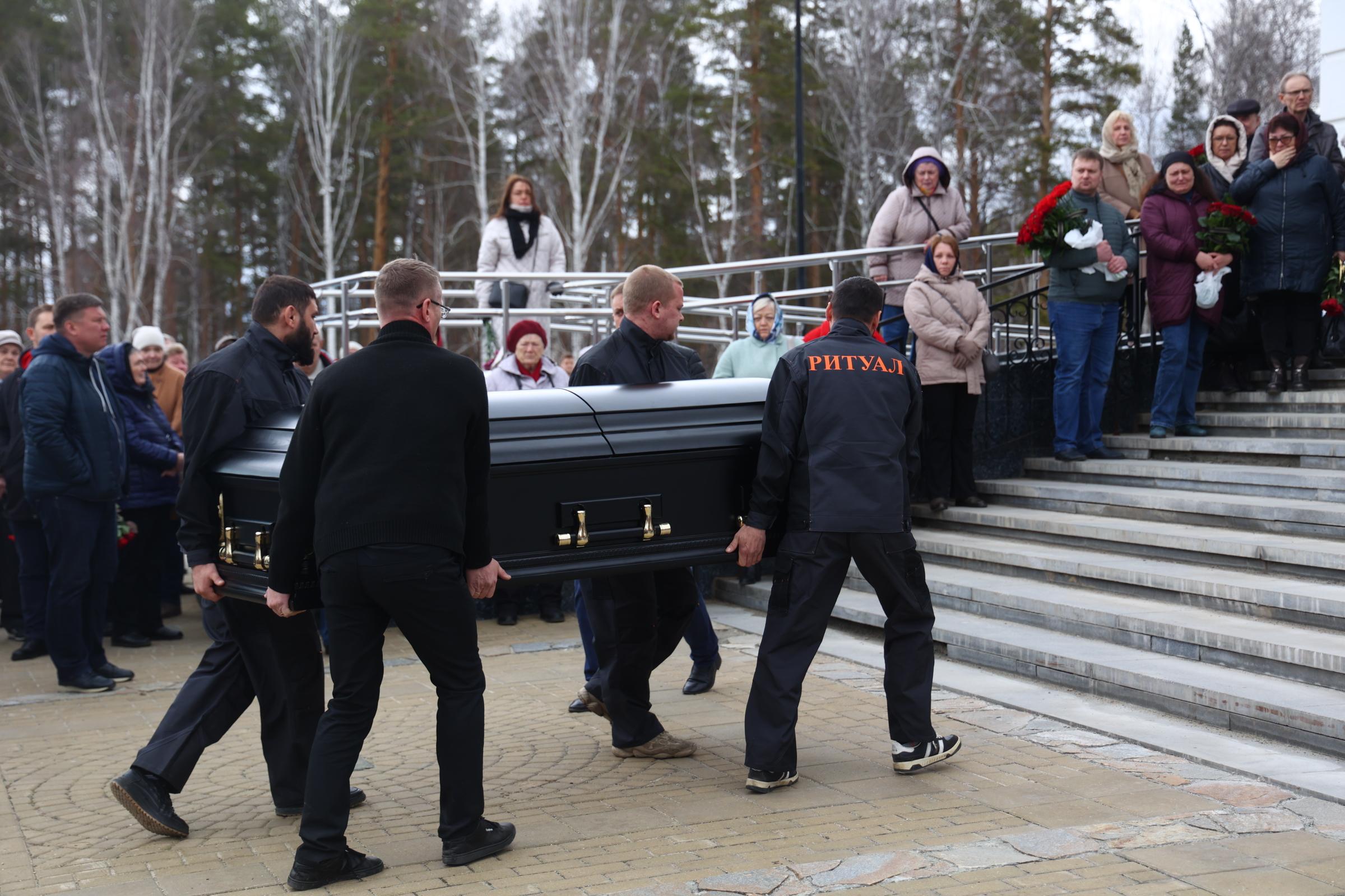 Прощание сегодня в москве. Прощание сегодня в москве. Гаркалин могила. Прощание в театре. Прощание.