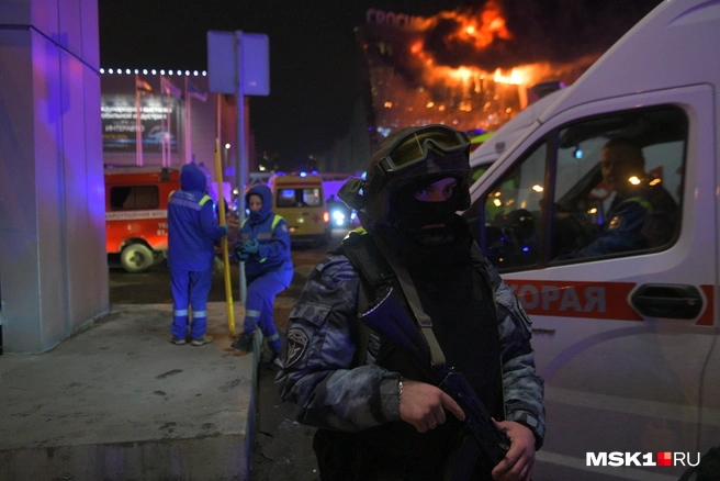 Первые часы после трагедии в «Крокусе», когда туда съехались спецслужбы | Источник: Артем Устюжанин / MSK1.RU