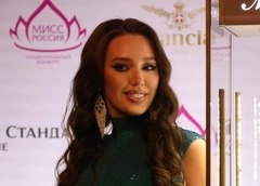 «Снова слиплись?»: Анастасия Костенко показала бюст после повторной пластики и вызвала недоумение