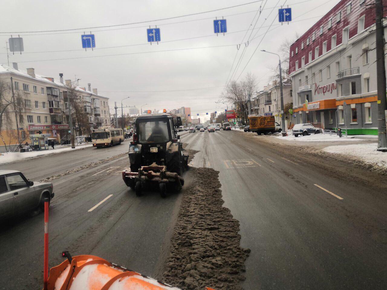 В Челябинске выпал снег, пробки на дорогах, аварии, как работает транспорт,  19 октября 2019 - 19 октября 2019 - 74.ру