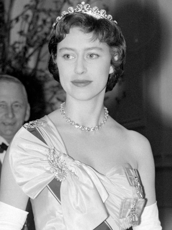 Принцесса Маргарет на ужине в честь 40-летия Королевских ВВС в Стэнморе, Миддлсекс, апрель 1958