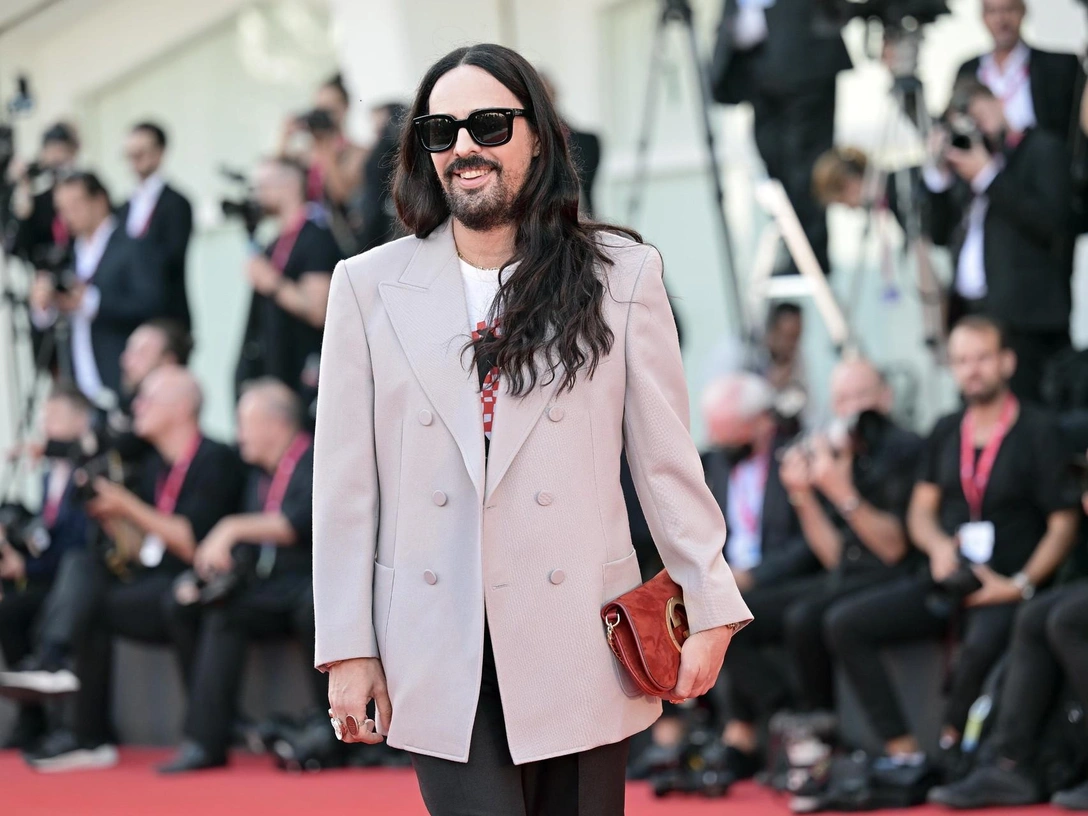 «Мода стала попсой»: честное интервью Алессандро Микеле накануне показа Valentino | marieclaire.ru