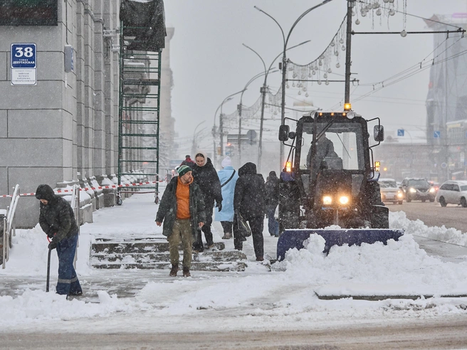 Снегопад начался ещё накануне. | Источник: Александр Ощепков