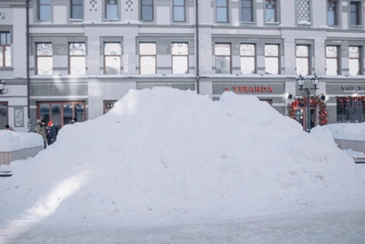 Уборка снега в Казани: час снегопада требует двух дней