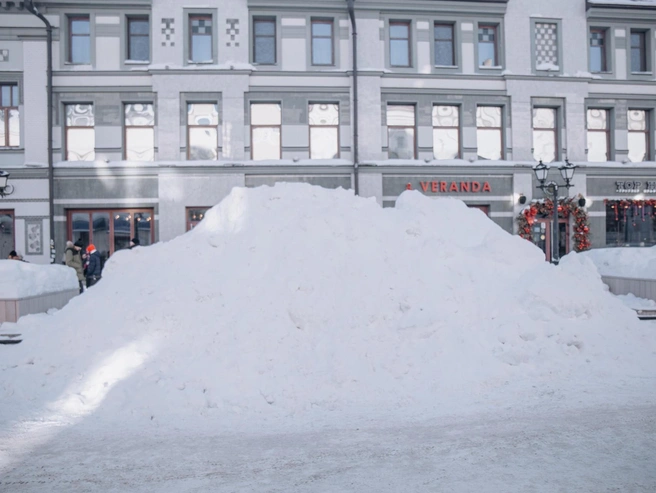 Снег лежит в городе примерно 2 недели | Источник: Лина Саитова / 116.RU