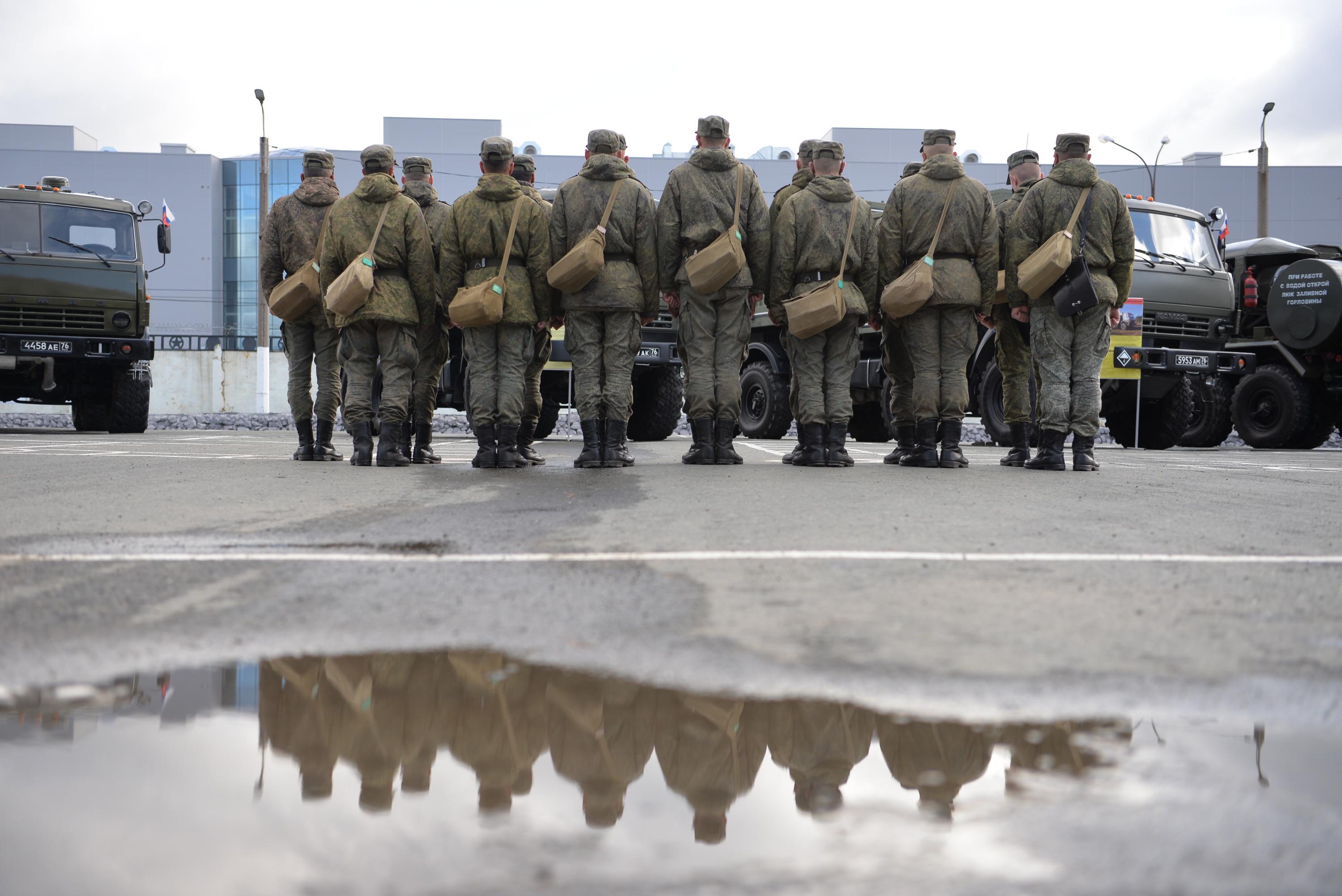 Резервисты в Российской армии. Российские военные на улице. Мобилизованные спецназ. Уральская армия. Как не попасть под мобилизацию