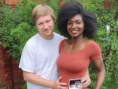 Он из Якутии, она из Нигерии: им обещали крах любви, а они родили самого милого малыша на свете