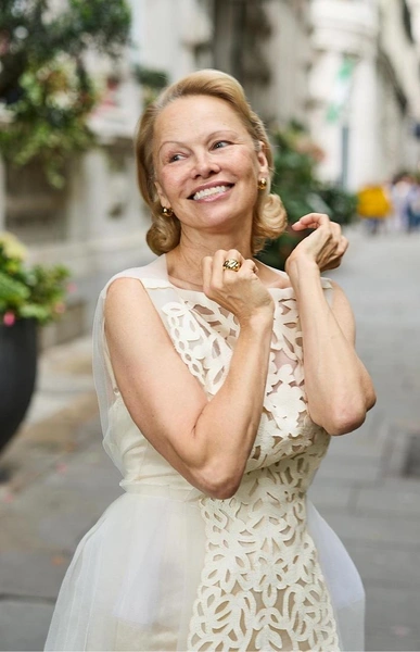 Памела Андерсон