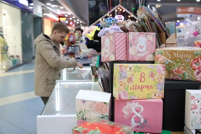 Что дарить коллегам на 23 Февраля: советы эксперта по этикету