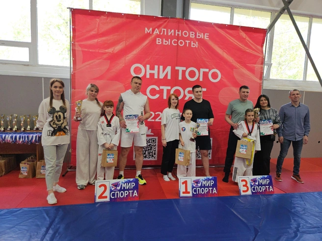 Награждение спортсменов Федерации тхэквондо Курганской области | Источник: «ИСБ-Зауралье»