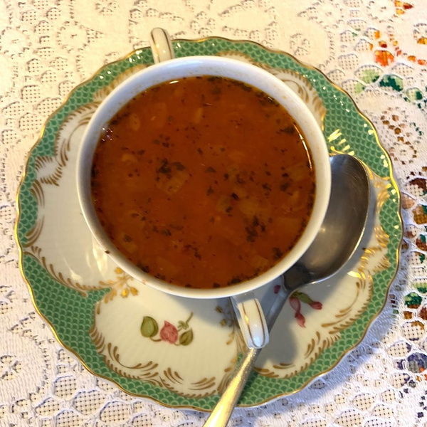 Лариса Гузеева поделилась рецептом супа для «ситуаций, когда полупустой холодильник и всего по горсточке»