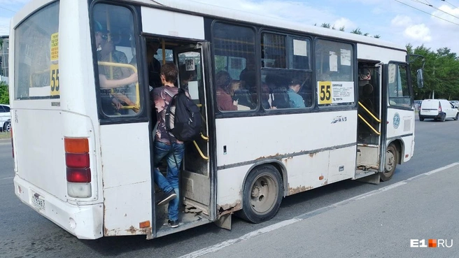 В Екатеринбурге изменят несколько автобусных маршрутов | Источник: Роман Марьяненко / E1.RU