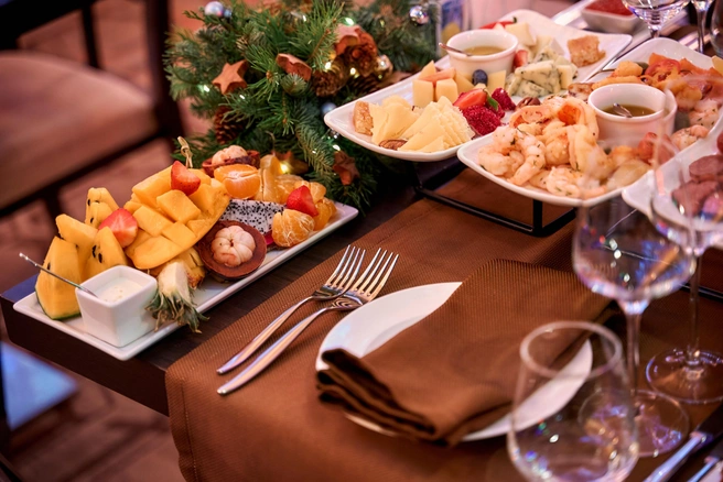 Разнообразие деликатесов на новогоднем столе восхитит даже самых искушенных гостей | Источник: Grand Autograph