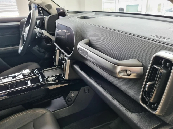 Непонятно, зачем нужна эта ручка на панели | Источник: сайт объявлений