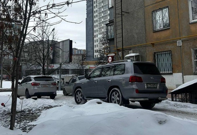 Ни один выпуск рубрики не обходится без Toyota Land Cruiser или Lexus на их базе | Источник: читатель 74.RU