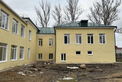 Грибы в спортзале: как ремонтируют школу в Переславле