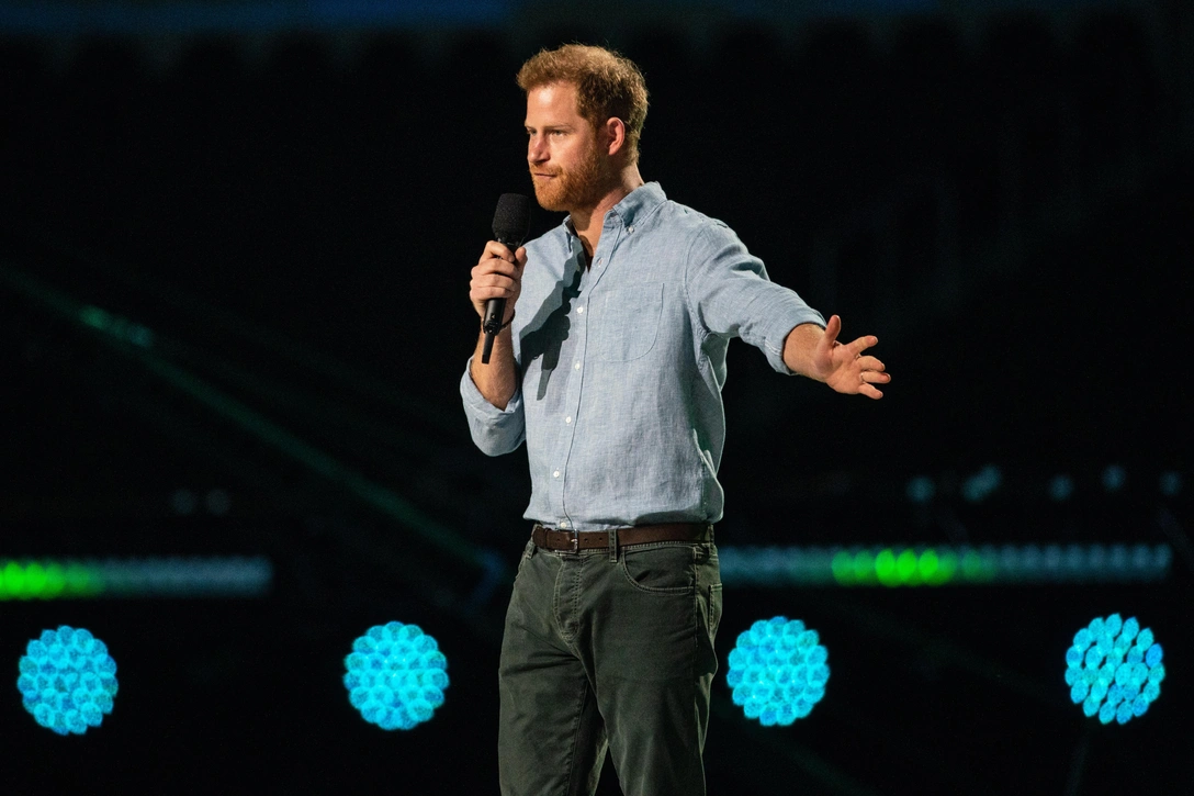 Принц Гарри выступает с речью на концерте Vax Live на стадионе SoFi в Инглвуде, Калифорния, 2 мая 2021 | Источник: Getty Images